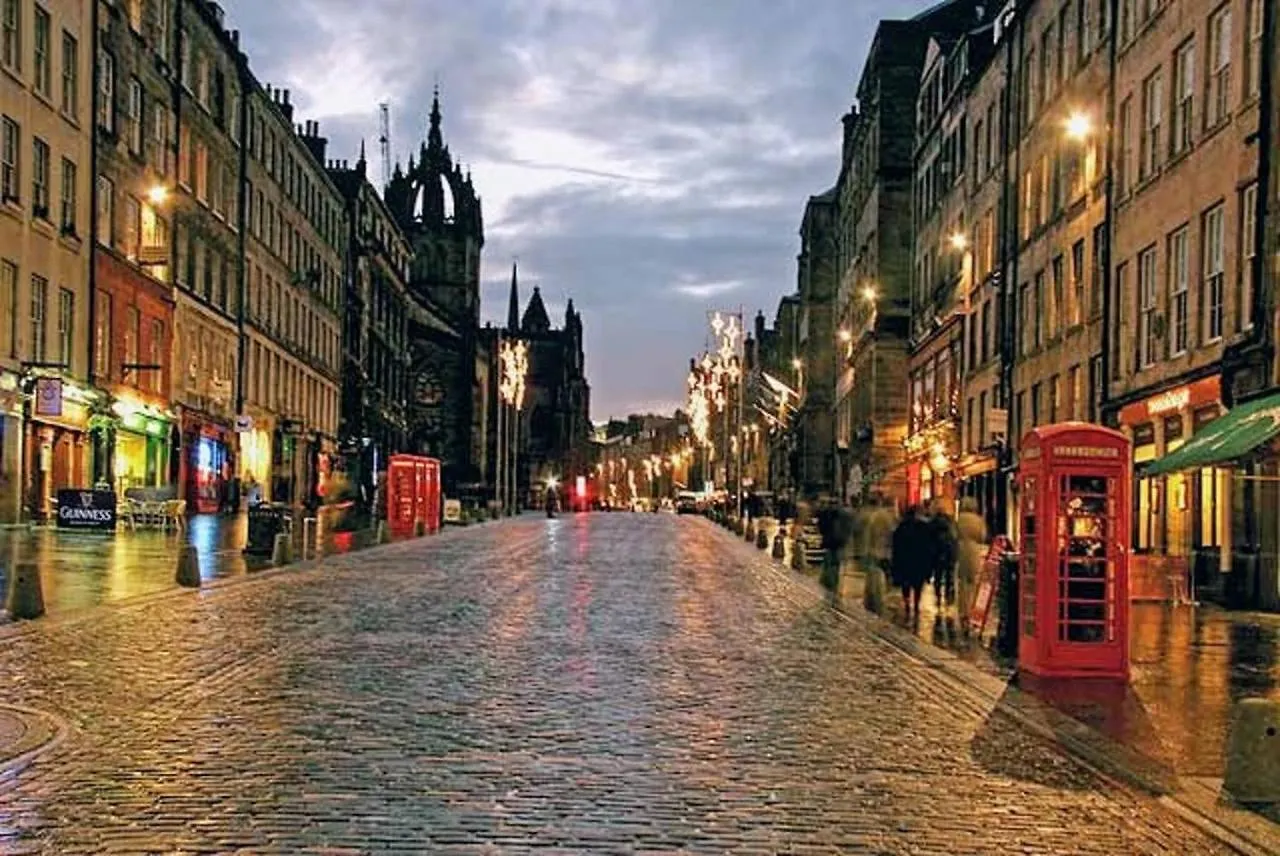 Apartment *Amazing Location!*In Heart Of The City. 2Br & Cot Edinburgh